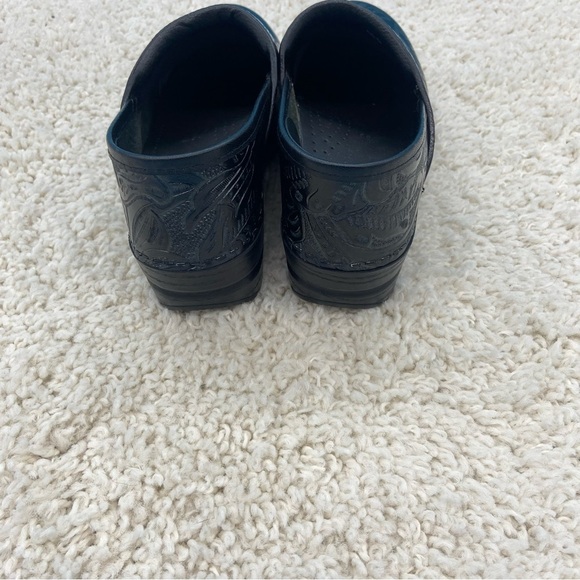 Dansko Women’s Embossed Clogs Mules Black Size 38 - Picture 6 of 9